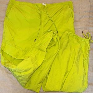 Bright Lime Green Cargo Parachute Pants | Medium | Drawstring Waist | 6 pockets